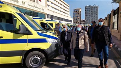 محافظ بورسعيد يتفقد ١١ سيارة جديدة تضم غرف عناية مركزة متنقلة 