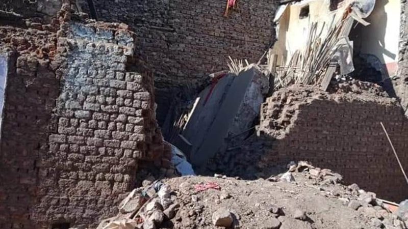 انهيار منزل بقرية