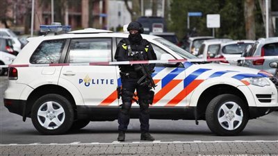 الشرطة الهولندية تستخدم خراطيم المياه لردع متظاهرين في أمستردام