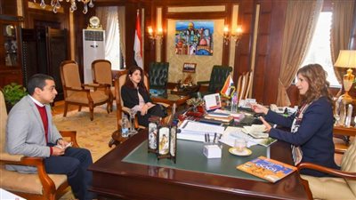 وزيرة الهجرة تتفق مع مصريين بالخارج لإطلاق الأغنية الرسمية لـ 