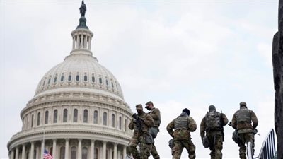 إنذار في مبنى الكابيتول يحث الناس على البقاء في الداخل 