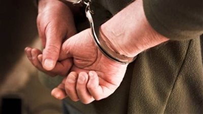 القبض على أحد العناصر الإجرامية الخطرة مختبئا في الإسكندرية