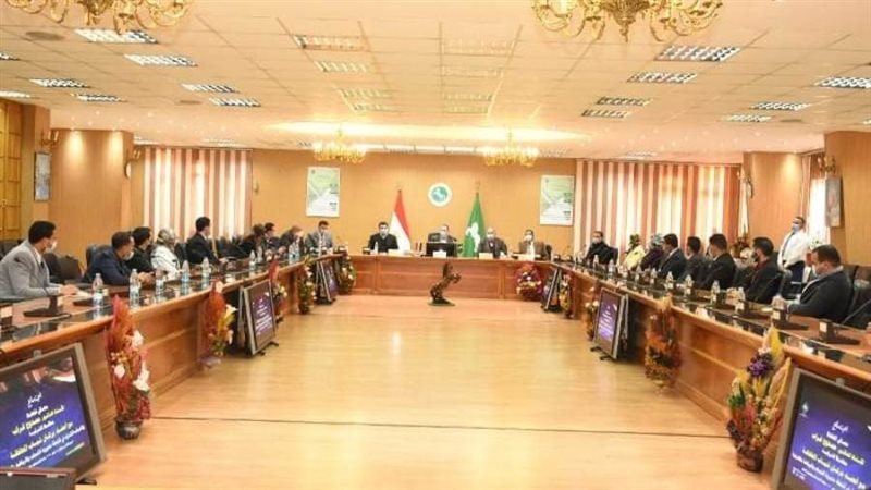 محافظ الشرقية خلال