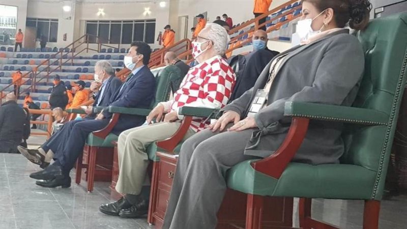 وزير الشباب خلال