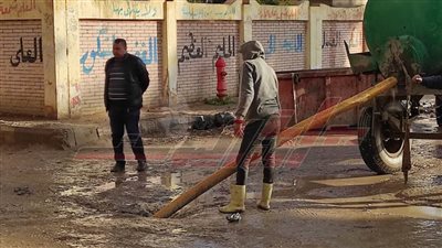 رؤساء المراكز والمدن بكفر الشيخ يواصلون متابعة حالة الطوارئ ورفع مياه الأمطار 