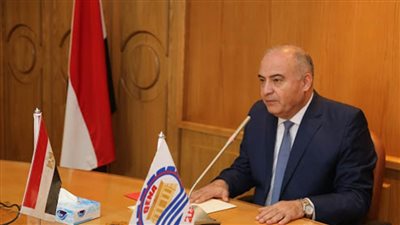 محافظ قنا: طفرة كبيرة في قطاع الطرق والرصف لتحسين الخدمات للمواطنين