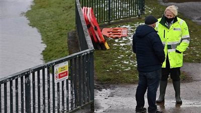 رئيس وزراء بريطانيا يهرب من  