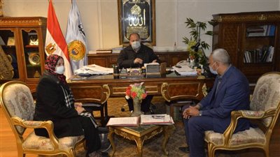 محافظ أسيوط يبحث سبل تطوير وتنمية قرى الظهير الصحراوى بمراكز القوصية وديروط والبداري