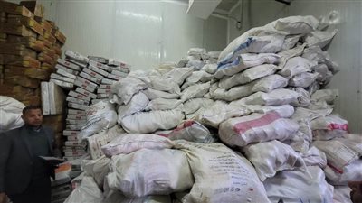 ضبط ٢٠ طن أغذية فاسدة قبل توزيعها علي المواطنين بأسيوط