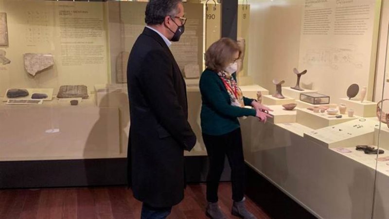 وزير السياحة يزور