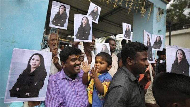 هنود يهتفون لهاريس