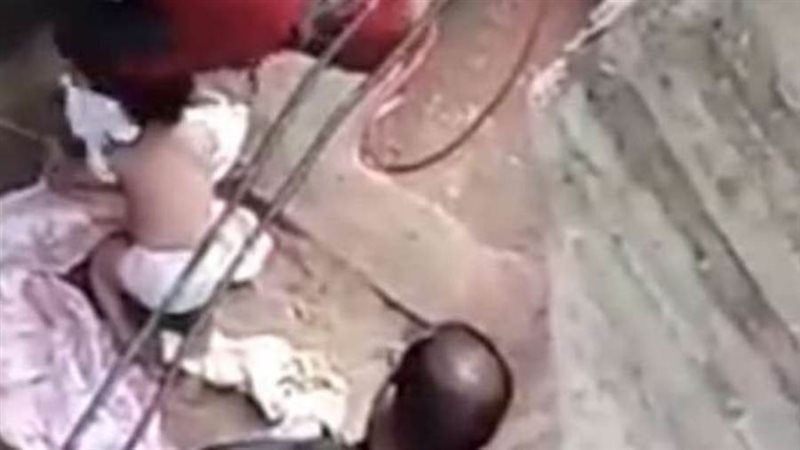 أب يجرد ابنته من