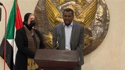 وزيرة التجارة والصناعة تغادر الخرطوم بعد زيارة استغرقت عدة أيام