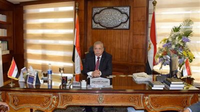 رئيس هيئة النيابة الإدارية يهنئ السيسي