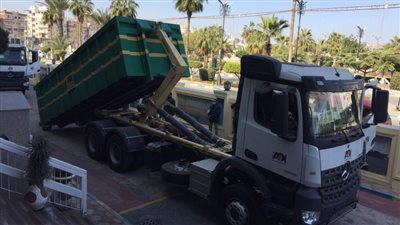 محافظ الإسماعيلية يشهد تسليم محطات وسيطة لدعم منظومة النظافة