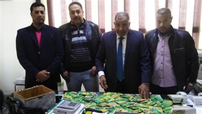 محافظ أسيوط: ضبط 960 بطاقة تموينية بحوزة صاحب مخبز بغرض التلاعب