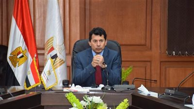 وزير الرياضة يشهد مباراة قطر والأرجنتين في مونديال اليد باستاد القاهرة