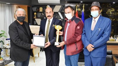 مهرجان أفلام المرأة الدولي يكرم محافظ أسوان