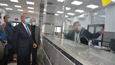 محافظ القليوبية يتابع العمل بالمركز التكنولوجى لـ 