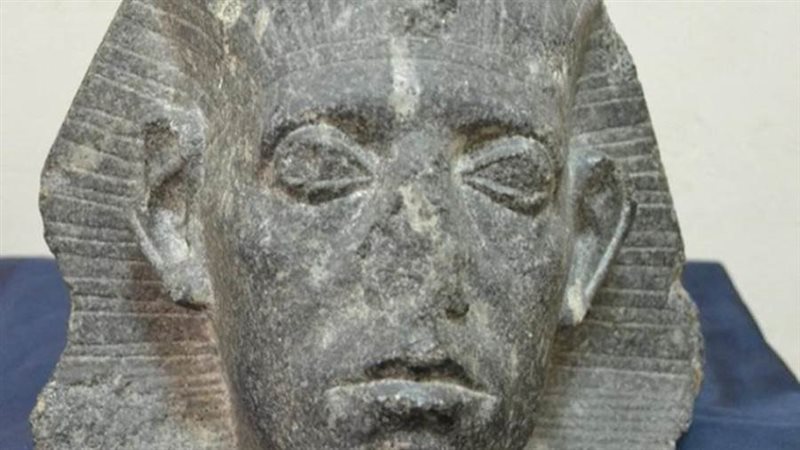 رأس الملك سنوسرت
