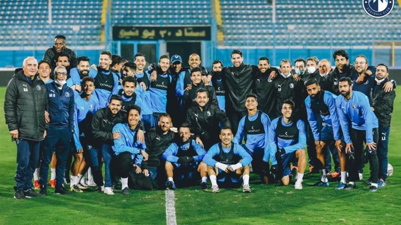 بيراميدز يحتفل بعيد