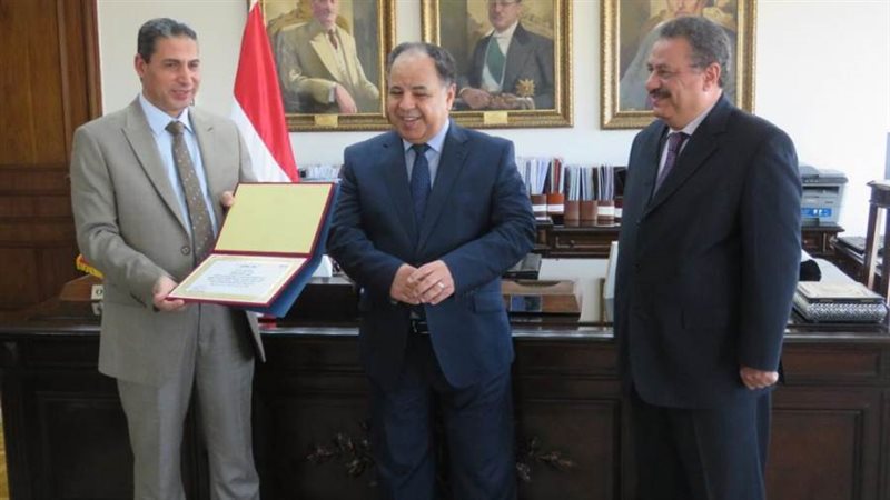 وزير المالية خلال