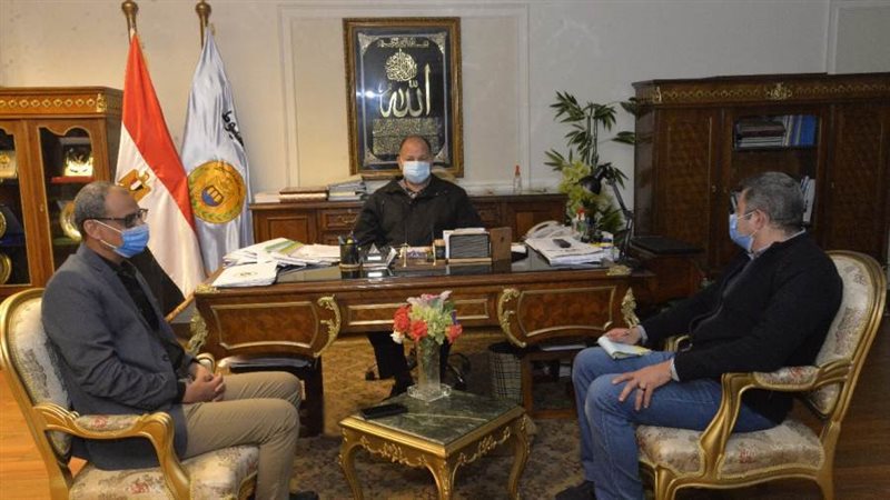 محافظ أسيوط يلتقي