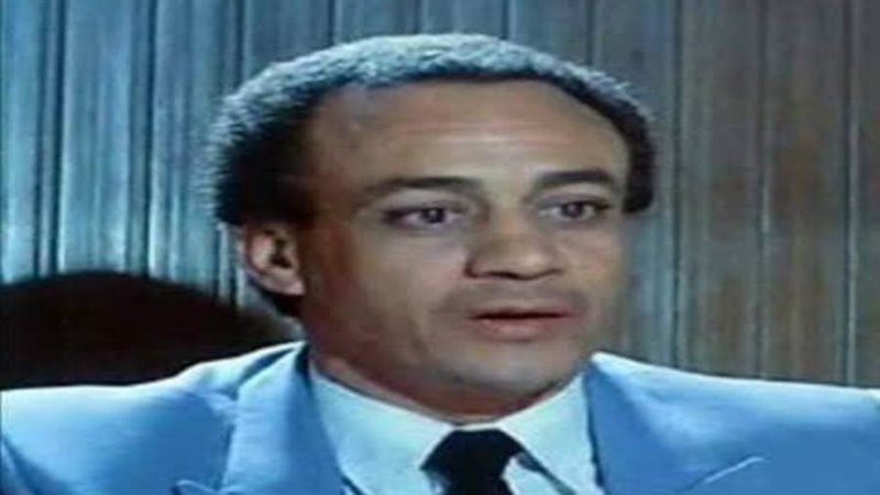 الفنان الراحل محمود