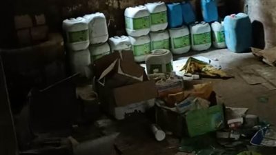 ضبط مصنع للمبيدات الزراعية من دون ترخيص يُقلد العلامات التجارية الدولية