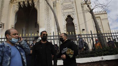 بالصور.. النجوم مع السقا في تشییع جثمان محمد الصغیر