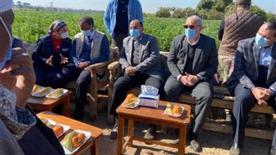 خلال زيارته للأقصر.. وزير التنمية المحلية يشيد بمشروعات قرية البغدادي