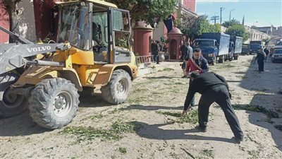 حملة للنظافة ورفع 95 طن أتربة ومخلفات بناء بحي غرب