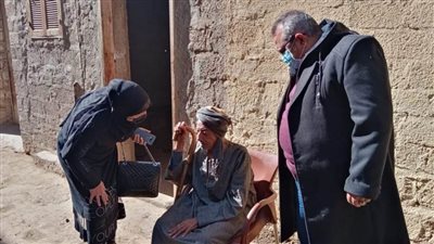 محافظ المنيا يوجه بتوفير الدعم لسيدة مسنة ترعى زوجها المريض 