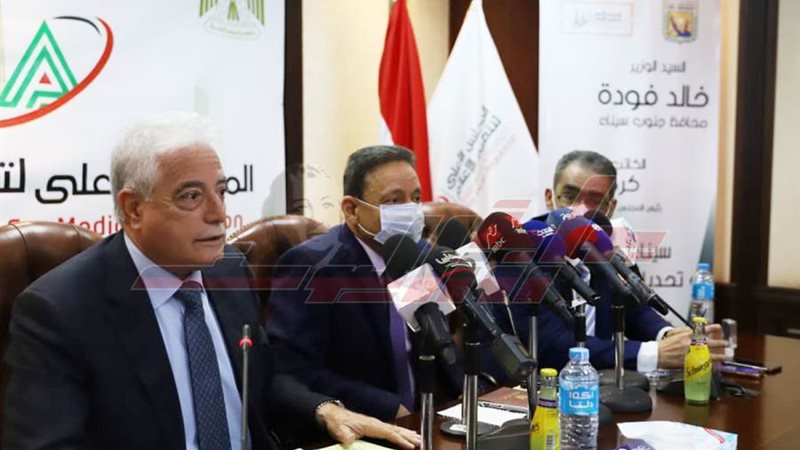 كرم جبر خلال الندوة