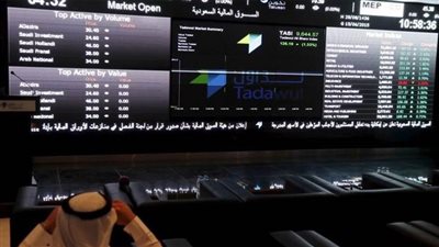 مؤشر سوق الأسهم السعودية يغلق منخفضاً عند مستوى 8702 نقطة
