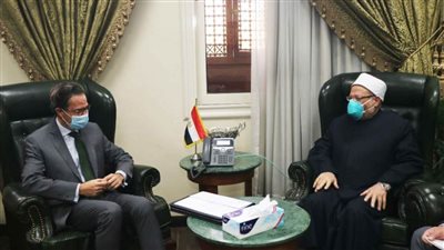 مفتي الجمهورية للسفير الفرنسي: حرية التعبير تقف عند المساس بالمقدسات