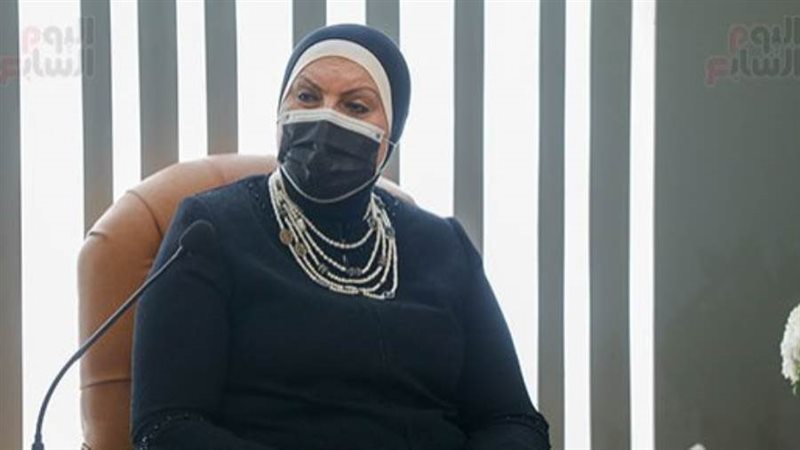 وزيرة التجارة والصناعة