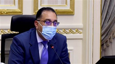 رئيس الوزراء يستعرض مع وزيري التخطيط والمالية مقترح الخطة الاستثمارية 2021 - 2022