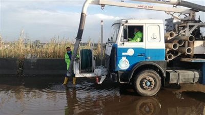 مياه القليوبية: الدفع بسيارات لسحب مياه الأمطار بالطرق