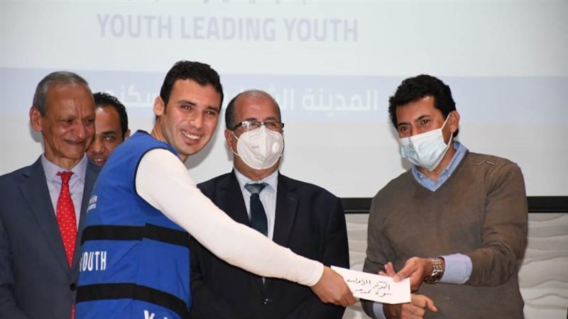 وزير الشباب اثناء