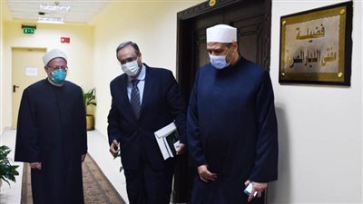 خالد القاضي يهنئ فضيلة المفتي بصدور كتاب دار الإفتاء المصرية