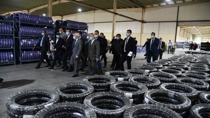 خلآل تفقد مصنع الاطارات