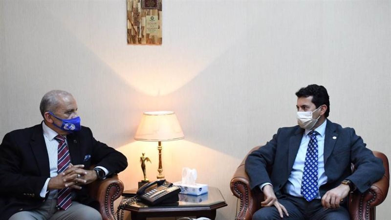 د. أشرف صبحى مع حسام