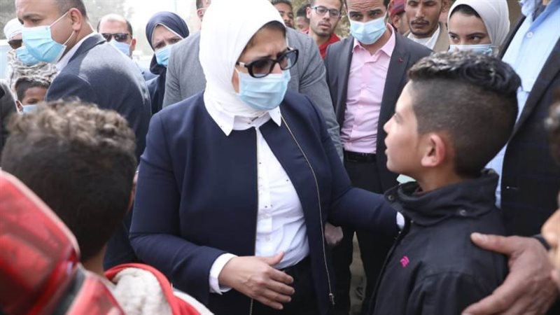 وزيرة الصحة خلال