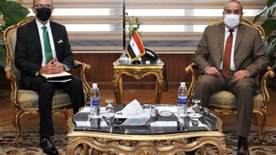 وزير الطيران المدنى يستقبل سفير المكسيك بالقاهرة