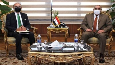 وزير الطيران المدني يناقش مع سفير المكسيك بالقاهرة التعاون في مجال الطيران