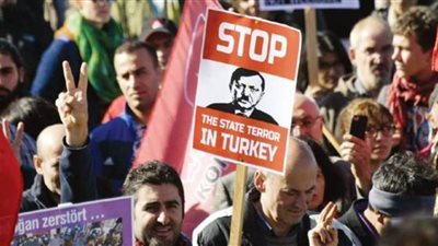 بعد الطلاب.. التجار وأصحاب المطاعم ينظمون احتجاجات ضد نظام أردوغان