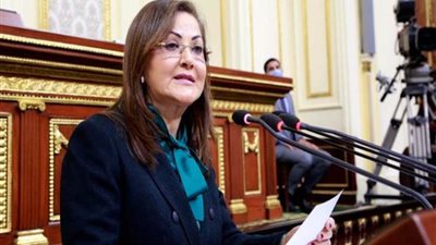 وزيرة التخطيط أمام 