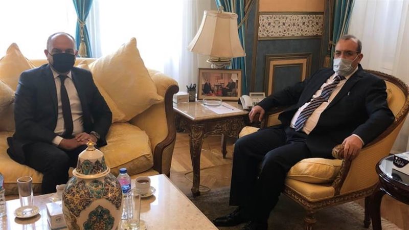 خلال الاجتماع