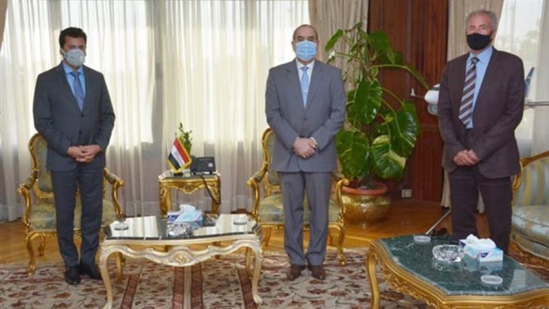 وزير الطيران المدني